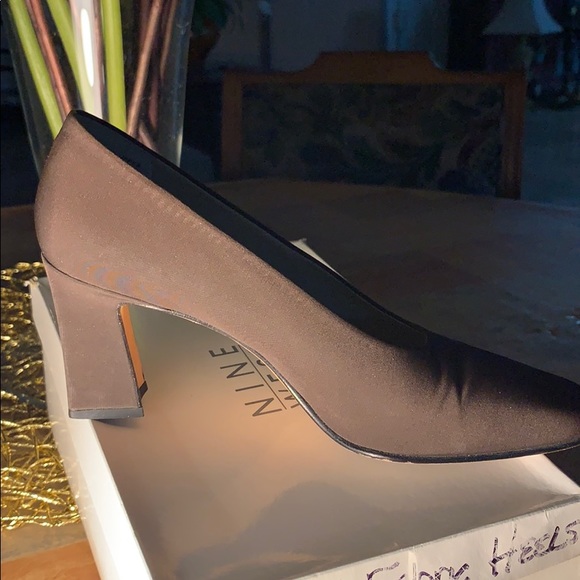 NINE WEST Brown Fabric Heels - Picture 7 of 7